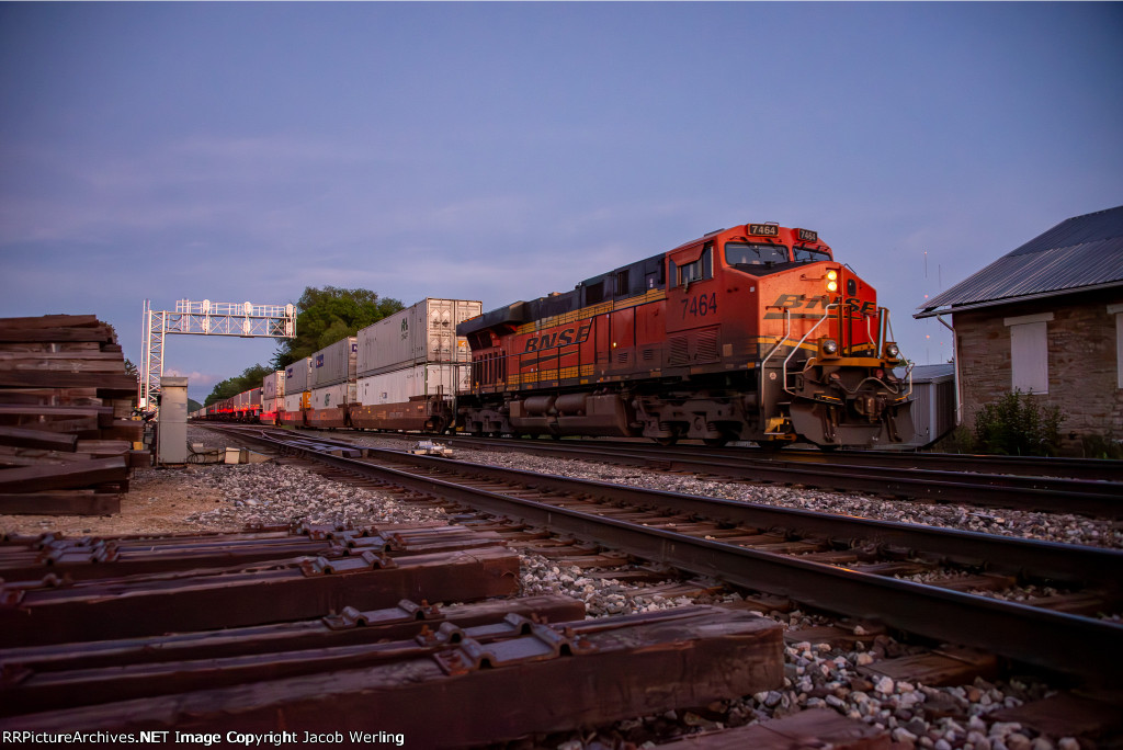 BNSF 7464